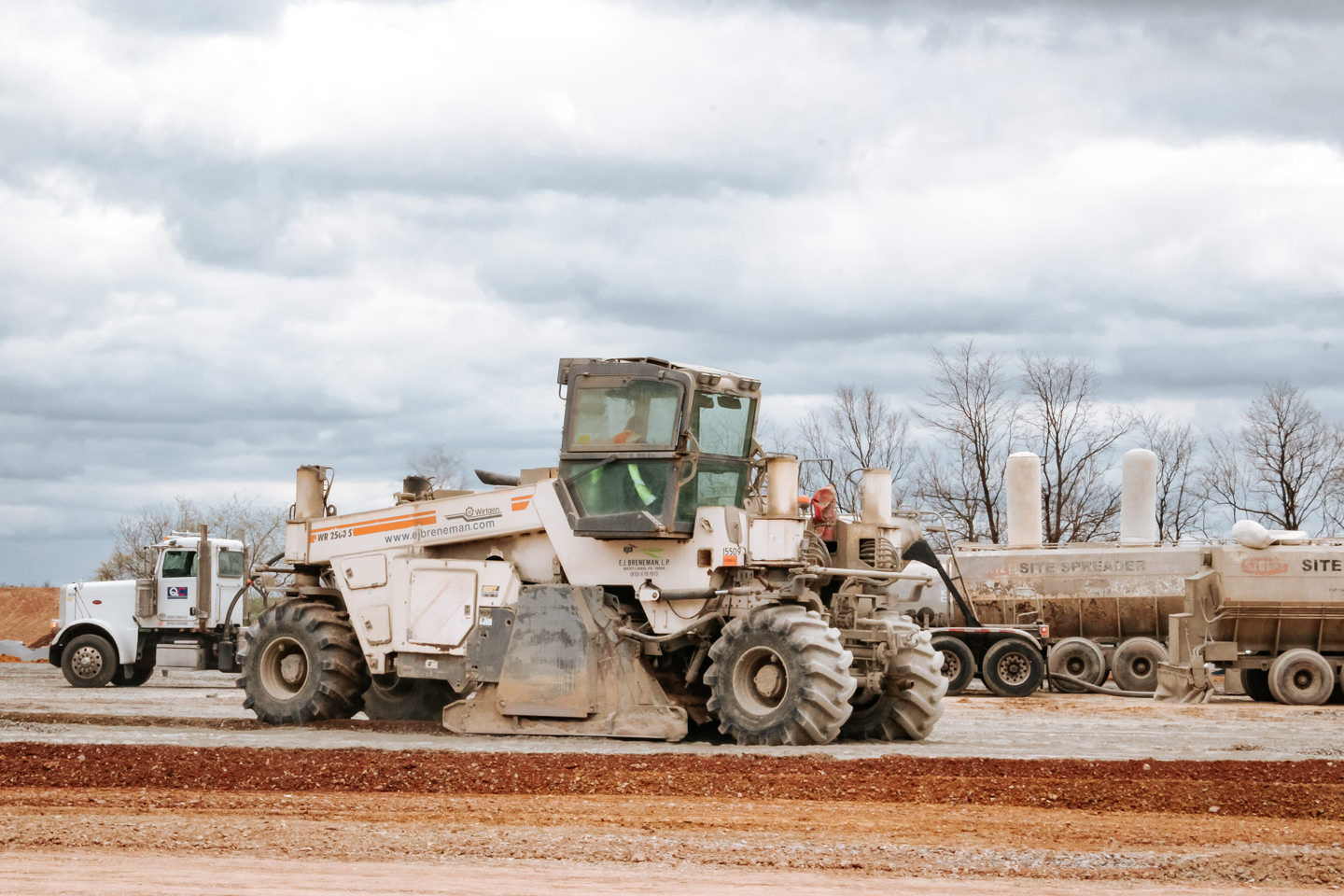 Road cold recycler soil stabilizer machine